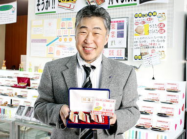 和歌山市の宮本印判店本店店長です。親切丁寧にご案内します